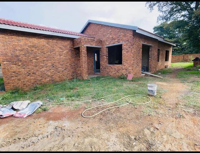 3 BEDROOM HOUSE FOR SALE IN DERSLEY